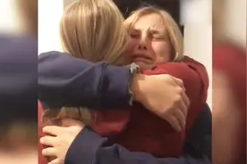 暖心！48年未见面会作何反应？3分钟带你亲临老友重逢感人瞬间视频封面