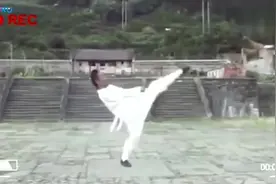 中国道士一千年前的腿法，招招致命，外国人看完不敢相信！视频封面