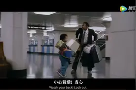 当幸福来敲门：没钱的爸爸带儿子去地铁公共厕所 ，求一丝安定。视频封面