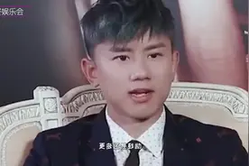 张杰连续唱跳3小时，“头发掉色”上热搜，网友：造型师扣工资！视频封面