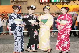 中国游客到日本后感叹：日本人干净有素质，到晚上却是变了？视频封面