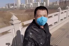 奎哥带儿子练习无人机操控失控后还能返航视频封面