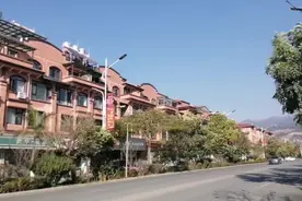 云南保山施甸好漂亮，看街景有多大气靓丽？小心灵又被种草了视频封面