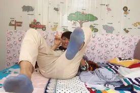 做个美妆博主：小伙在家没事学化妆，几分钟搞定上班妆，好简单视频封面