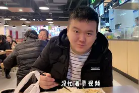 新婚夫妻在外打工几个月，现在终于可以回家了，老公高兴坏了视频封面