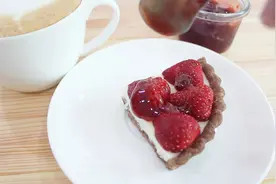 适合宝宝的甜品巧克力草莓派，上手简单超好吃，家有馋宝的别错过视频封面