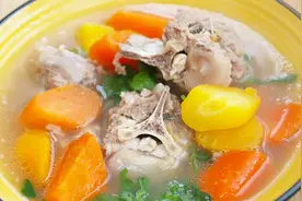 手把手教你“羊骨汤”最简单做法，只需2样食材，汤鲜肉嫩还不膻视频封面