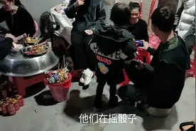 看看生九个孩子的家庭一到过年过节好热闹！很幸福！视频封面