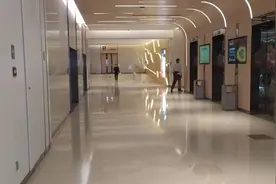 中国深圳就是不一样，看看某商场的公共卫生间，人生第一次见。视频封面
