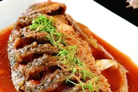 特色红烧大鲤鱼，鱼肉大口吃不用吐鱼刺，肉嫩汤又鲜，回味无穷视频封面