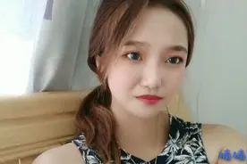 小美女游泳后身上奇痒，腿上起了一大堆包，不敢穿短的的衣服了视频封面