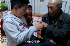孙子教奶奶玩微信，给奶奶p一个霸气头像，爷爷让给奶奶要学费视频封面