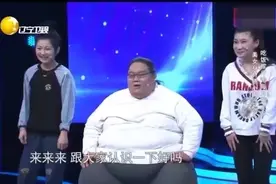 美女吃饭一顿能吃十斤肉，每月光吃饭花费上万元体重却不到90斤视频封面