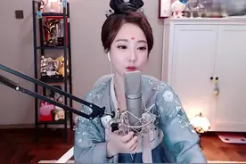 冯提莫一袭古装翻唱经典歌曲《女儿情》视频封面