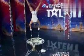 中国达人秀：38岁大叔现场挑战高难度动作，杨威看了都佩服！视频封面