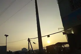 地摊川妹子今天在汤泉小市场，这里都是工地人视频封面