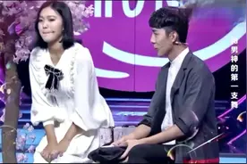 20岁清纯少女跟暗恋多年的男神告白，门开那一瞬间，大家惊讶了！视频封面