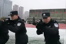 燃爆！突击步枪，手枪，排爆……样样在行，合肥特警帅爆了！视频封面