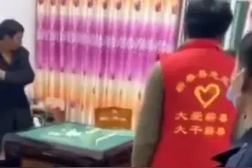 村书记霸气训诫村名疫情期间聚众打牌，为一身正气的村书记点赞视频封面