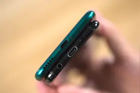 买手机为什么要选择Type C接口的？两分钟带你了解Type C的优势！视频封面
