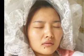 新娘都快睡着了，却还不见化妆师，眼前这一幕简直了！视频封面