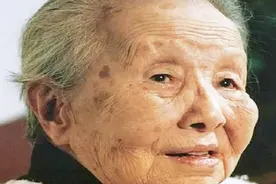 一代著名文人冰心，却被鲁迅等人怒怼，究竟有何隐情？视频封面