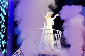 排队两小时，只为迪士尼冰雪奇缘真人版演出，观看10分钟，值了视频封面
