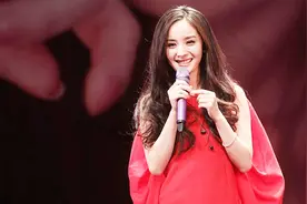杨幂当年这首歌唱哭了刘恺威，一举成名，如今再唱依旧打动人心视频封面