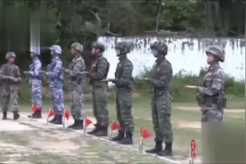 罕见！陆海武警8名侦察兵大比武，动作太快了，这速度无敌了！视频封面