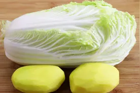 一颗白菜，两个土豆，放一起做特别好吃，一般人都不会这样做视频封面