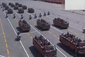 大阅兵抗战老兵方队一出场：全场起立，致敬老兵！视频封面
