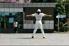 6月新舞《倾城之恋》鬼步舞教学，英文版第一次爱的人DJ好听视频封面
