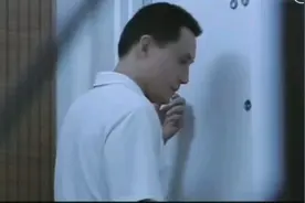 中年大叔一下子，就获得年轻学生的芳心视频封面