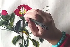 这样运笔画红花绿叶，画山茶花简单易学。视频封面