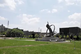 实拍吉林动画学院校园风光，环境优美，艺术氛围浓厚