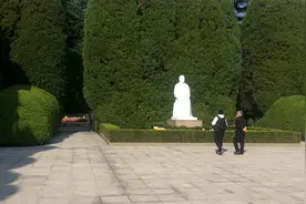 李燕娥女士是最荣光保姆。埋在上海寸土寸金处，宋庆龄为她立碑，视频封面