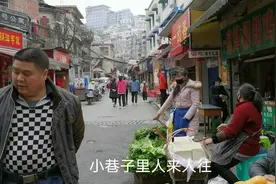 这座城市最大的城中村。来来往往的人们追寻着各自的梦想。视频封面