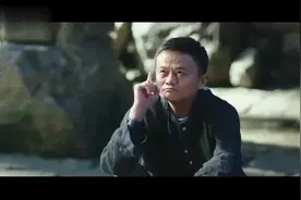 男子鱼疗泡温泉，脚臭竟把鱼都给臭翻白肚，这脚杀伤力够恐怖的啊