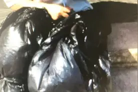 包裹黑色塑料袋晒太阳能治病？记者亲测绑腿“热疗法”视频封面