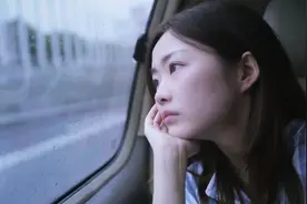 异地恋女孩：我不喜欢分离，但我喜欢你视频封面