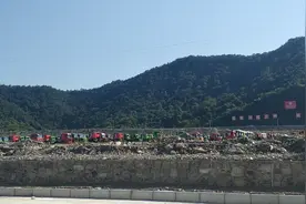 专做自卸车的货厢改装厂居然建了一个700亩新厂房，业精于专视频封面