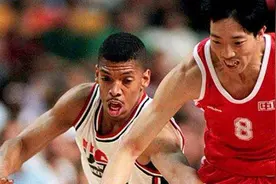 当年“中国乔丹”胡卫东不打NBA的原因在这，若去成地位或超书豪视频封面