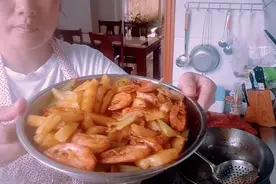 八零后宝妈做饭跟打仗一样，饭没做好了，宝宝开始闹了，很无奈