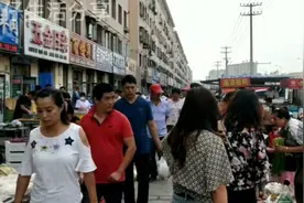 鲅鱼圈夜市不推走不动啊 海鲜便宜还新鲜视频封面