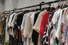 30岁以上的女人应该这么穿，不仅要看款式也要选材质，舒服又气质视频封面