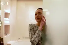 国际巨星小s徐熙娣的房间大公开！她一身银色礼服真是美极了！视频封面