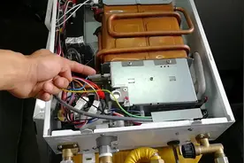 燃气热水器工作原理是什么？帮你认识各个零件，看完你也会修视频封面