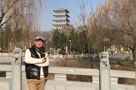 on one' s way （在... 路上）