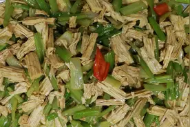 食堂大锅菜系列之胡芹炒腐竹视频封面