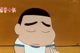 蜡笔小新，小新肚子痛被老师脱裤子灌肠视频封面